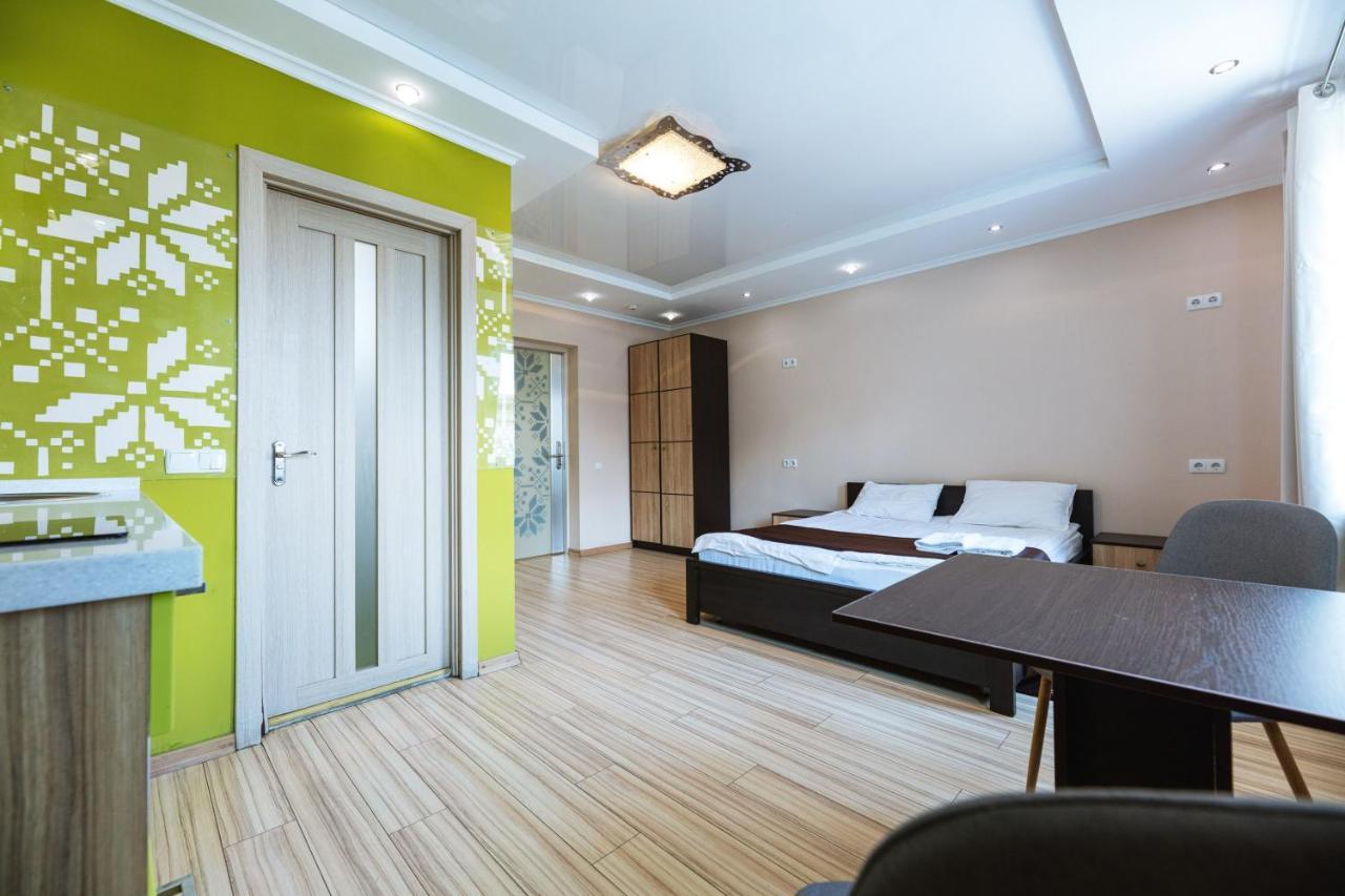 Guest House "Golden Gate 911 " Киев Экстерьер фото