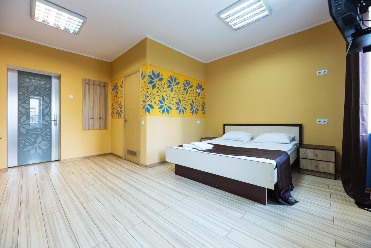 Guest House "Golden Gate 911 " Киев Экстерьер фото