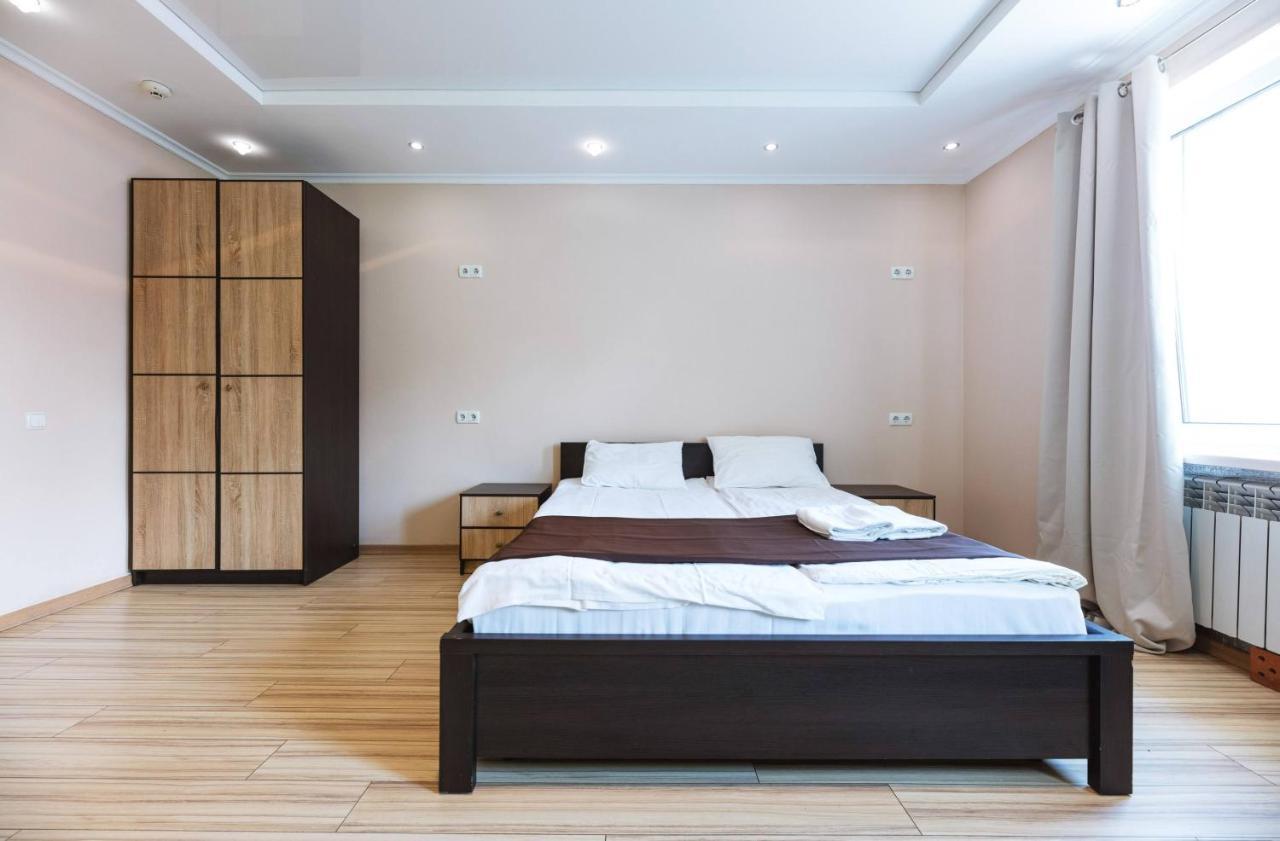 Guest House "Golden Gate 911 " Киев Экстерьер фото