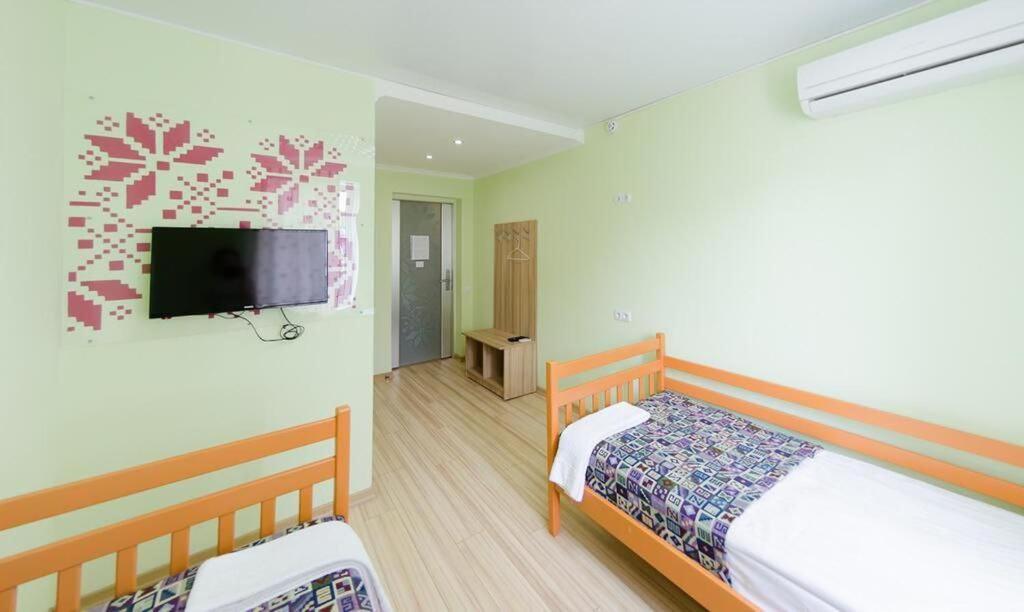 Guest House "Golden Gate 911 " Киев Экстерьер фото